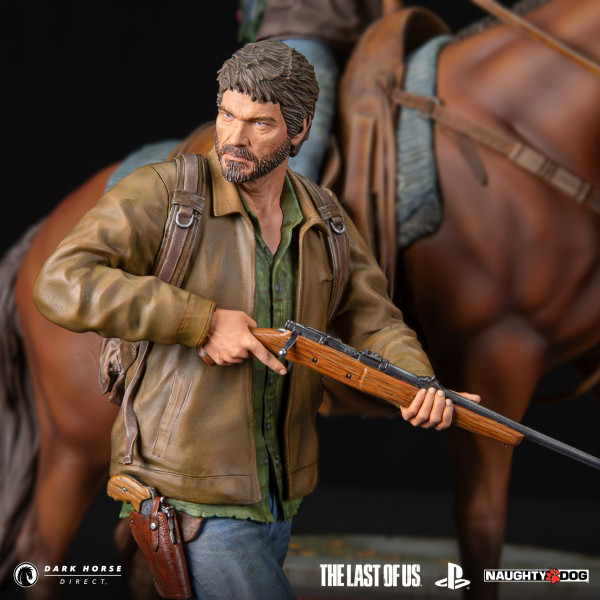 Joel and Ellie from Naughty Dog's The Last of Us in the form of a statue by Dark Horse