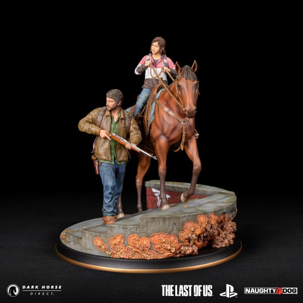 Joel and Ellie from Naughty Dog's The Last of Us in the form of a statue by Dark Horse