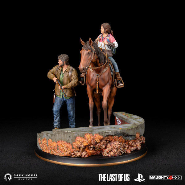Joel and Ellie from Naughty Dog's The Last of Us in the form of a statue by Dark Horse