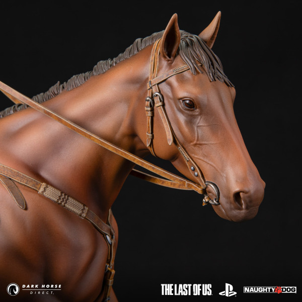 Joel and Ellie from Naughty Dog's The Last of Us in the form of a statue by Dark Horse