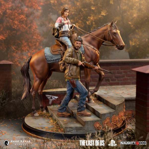 Joel and Ellie from Naughty Dog's The Last of Us in the form of a statue by Dark Horse