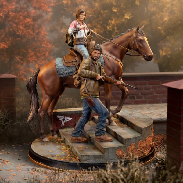 Joel and Ellie from Naughty Dog's The Last of Us in the form of a statue by Dark Horse