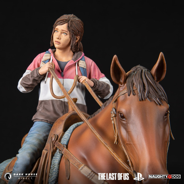 Joel and Ellie from Naughty Dog's The Last of Us in the form of a statue by Dark Horse