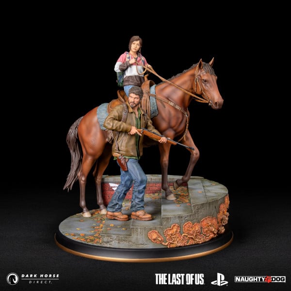 Joel and Ellie from Naughty Dog's The Last of Us in the form of a statue by Dark Horse