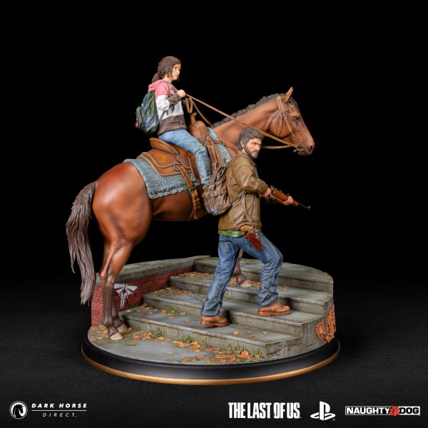 Joel and Ellie from Naughty Dog's The Last of Us in the form of a statue by Dark Horse