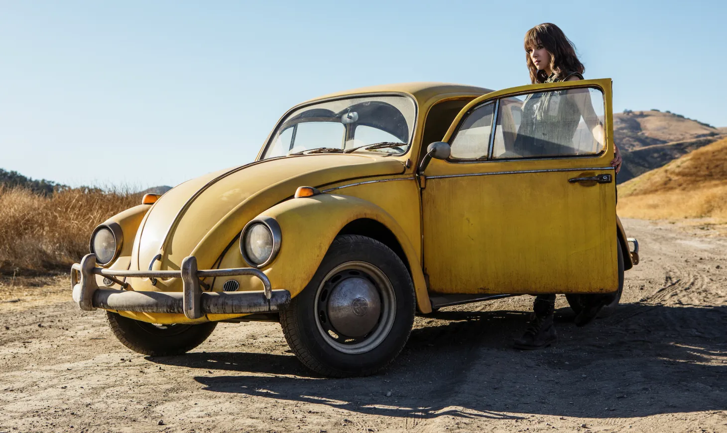 Bumblebee Recalls The 80s In Full-Length Trailer