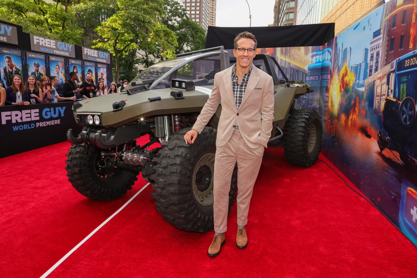 Halo Infinite Crashes Ryan Reynold's Movie Premiere For Free Guy With Lifesize Warthog