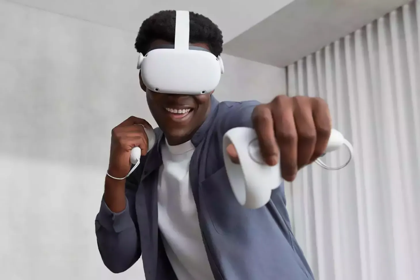 Man using Oculus