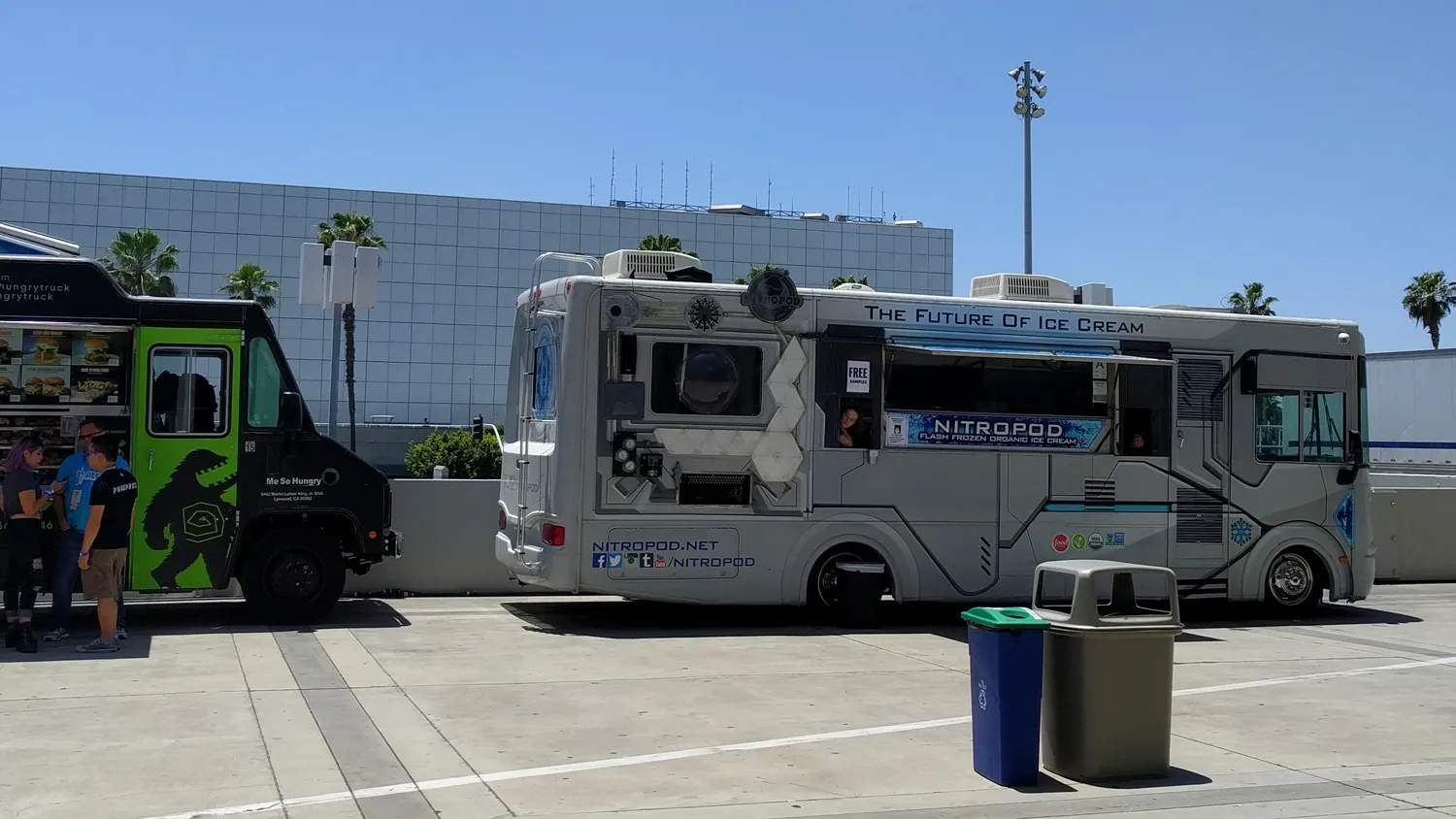 Behold, the saddest sight of E3 2018: Lonely foodtruck lady. Sadly, the world just isn't ready for the future of ice cream.