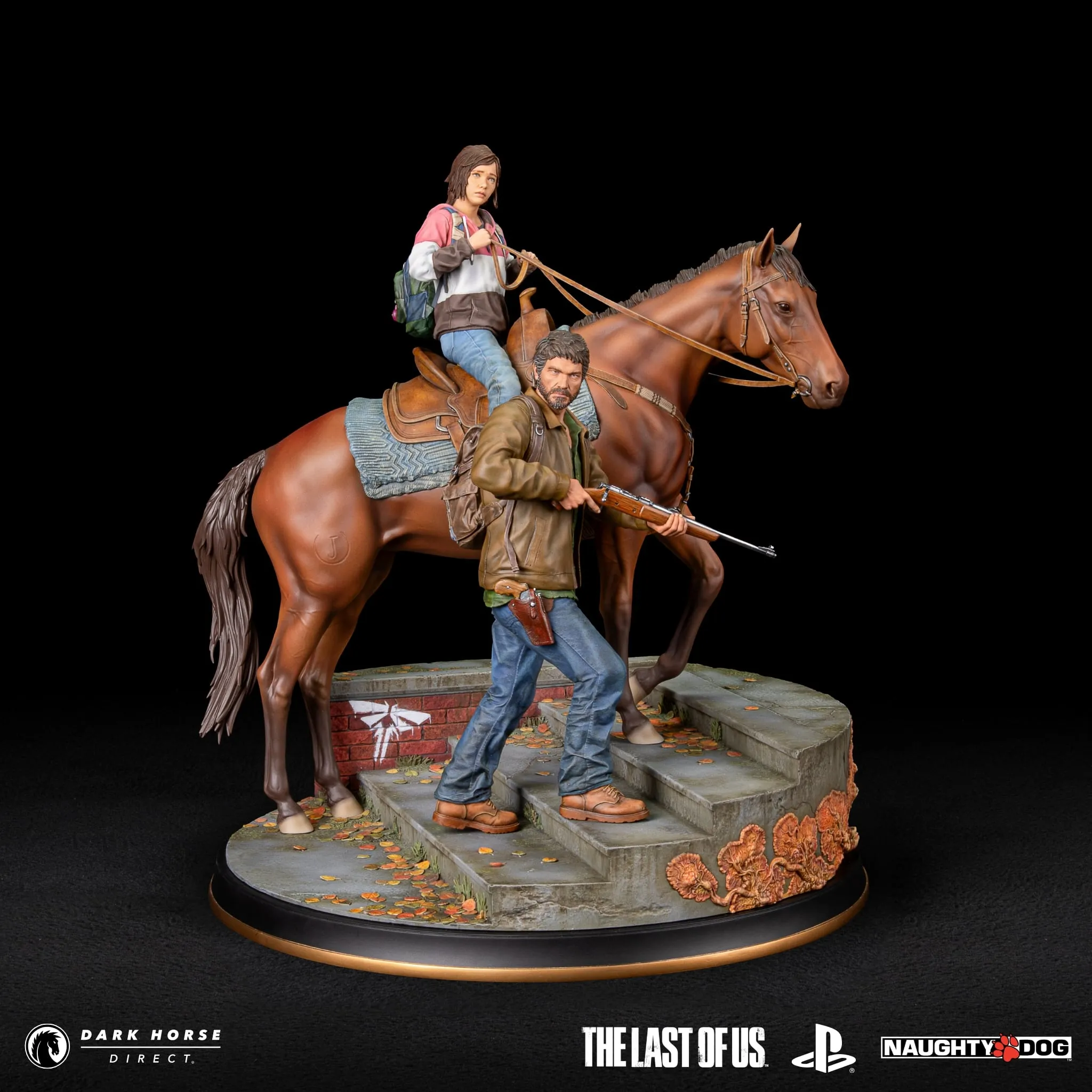 Joel and Ellie from Naughty Dog's The Last of Us in the form of a statue by Dark Horse